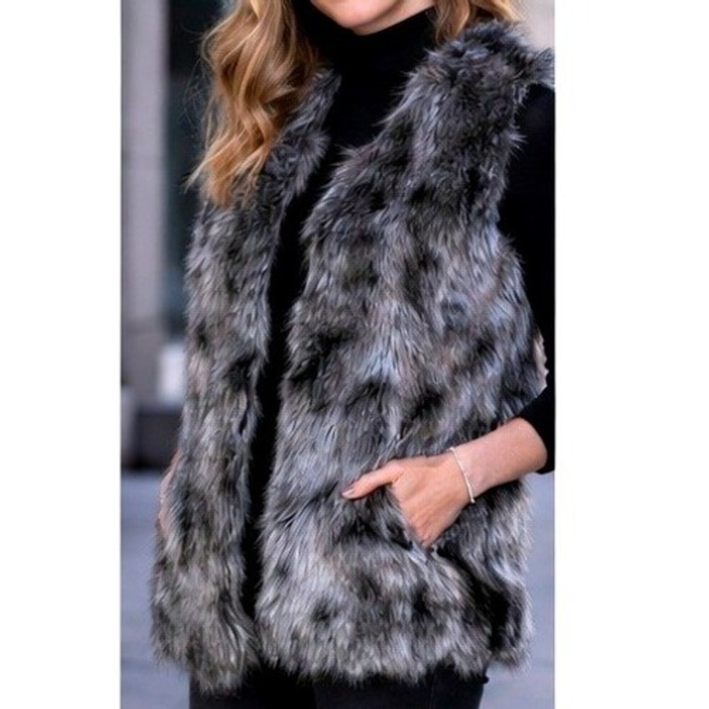 Maurices Gray Faux Fur Knit Back Vest Womens Size M‎